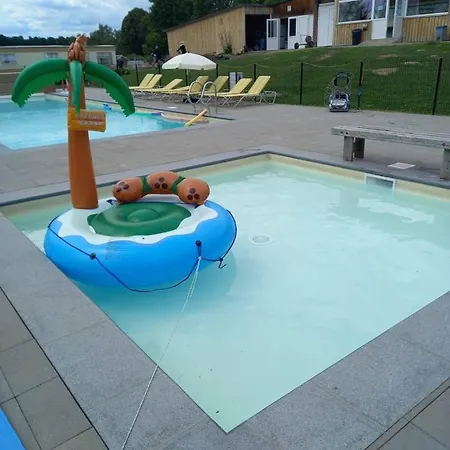 Oos Heem 캠프장 Montenau