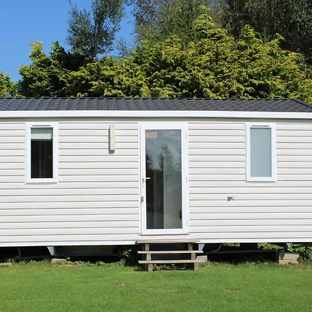 Oos Heem 캠프장 Montenau