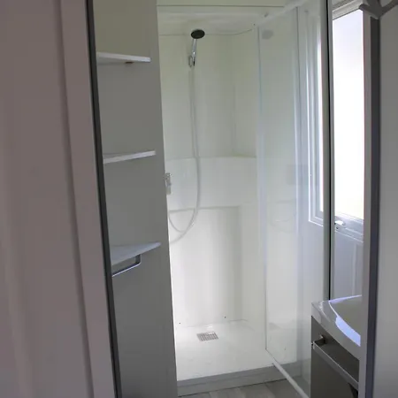 Oos Heem 캠프장 Montenau